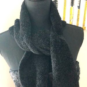 Black plush scarf like new